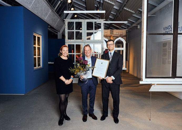 Claus Juul Nielsen with chair of VELUX FONDEN Lykke Ogstrup Lunde and chair of VILLUM FONDEN Jens Kann-Rasmussen.