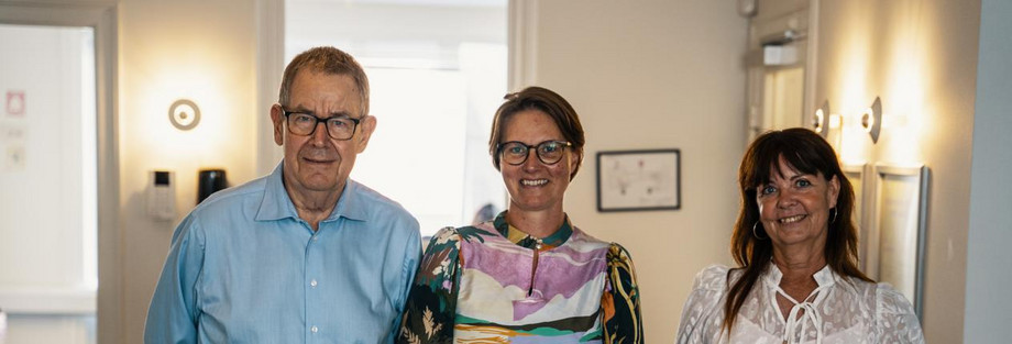 I midten ses programchef Vibeke Lybecker fra VELUX FONDEN i selskab med Peer-partnerskabets næstformand Poul Nyrup og formand Mia Kristina Hansen. I midten ses programchef Vibeke Lybecker fra VELUX FONDEN i selskab med Peer-partnerskabets næstformand Poul Nyrup og formand Mia Kristina Hansen.